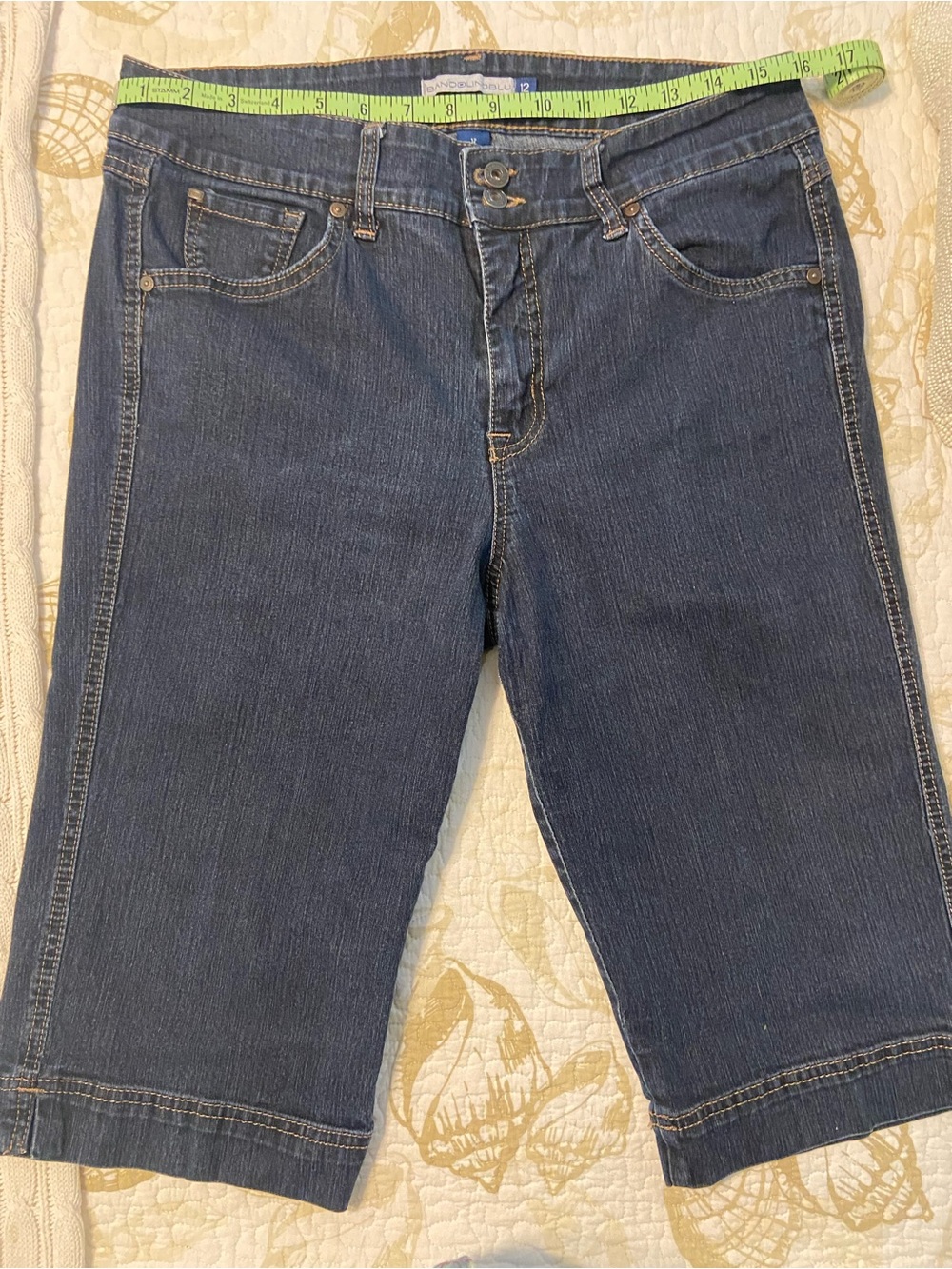 Bandolino Dark Wash Denim Capri’s